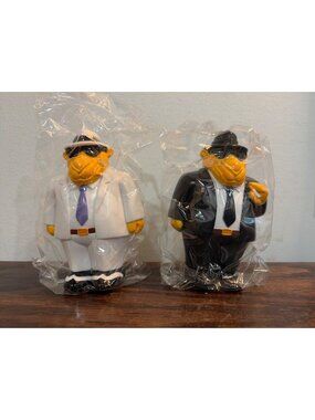 Joe Camel Character Figurines Black & White Tobbaciana Salt & Pepper Shakers